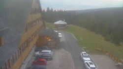 Parkoviště a hlavní vchod