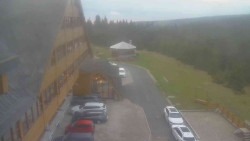 Parkoviště a hlavní vchod