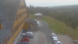 Parkoviště a hlavní vchod