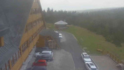 Parkoviště a hlavní vchod