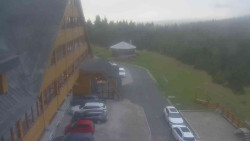 Parkoviště a hlavní vchod