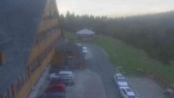 Parkoviště a hlavní vchod