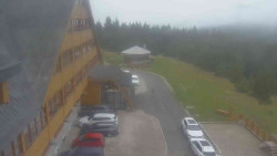 Parkoviště a hlavní vchod