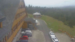 Parkoviště a hlavní vchod