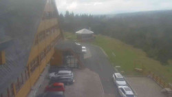 Parkoviště a hlavní vchod