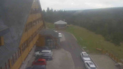 Parkoviště a hlavní vchod