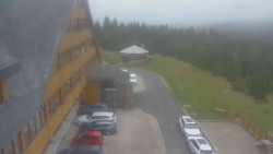 Parkoviště a hlavní vchod
