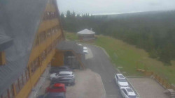 Parkoviště a hlavní vchod