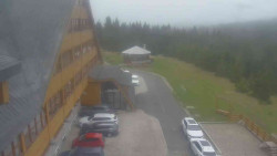 Parkoviště a hlavní vchod