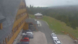 Parkoviště a hlavní vchod