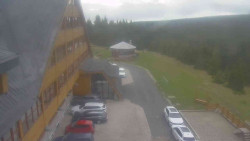 Parkoviště a hlavní vchod