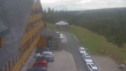 Parkoviště a hlavní vchod