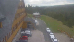 Parkoviště a hlavní vchod