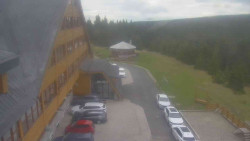 Parkoviště a hlavní vchod