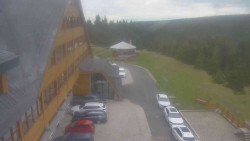 Parkoviště a hlavní vchod