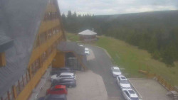 Parkoviště a hlavní vchod