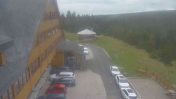 Parkoviště a hlavní vchod