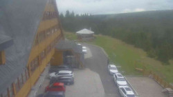 Parkoviště a hlavní vchod