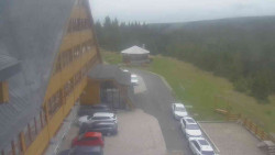 Parkoviště a hlavní vchod