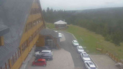 Parkoviště a hlavní vchod