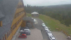 Parkoviště a hlavní vchod