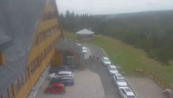 Parkoviště a hlavní vchod