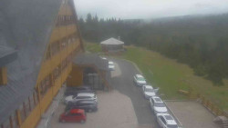 Parkoviště a hlavní vchod