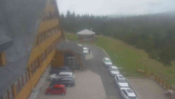 Parkoviště a hlavní vchod
