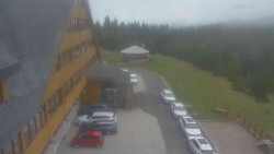 Parkoviště a hlavní vchod