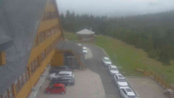 Parkoviště a hlavní vchod