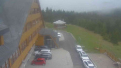 Parkoviště a hlavní vchod