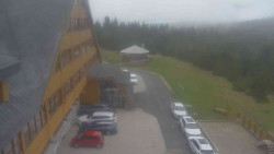 Parkoviště a hlavní vchod