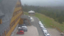 Parkoviště a hlavní vchod