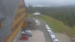 Parkoviště a hlavní vchod