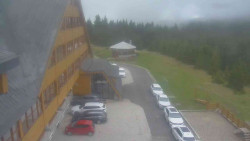 Parkoviště a hlavní vchod