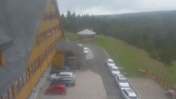 Parkoviště a hlavní vchod