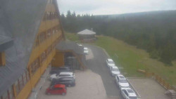 Parkoviště a hlavní vchod