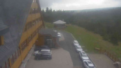 Parkoviště a hlavní vchod