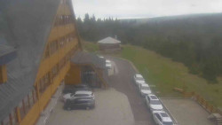 Parkoviště a hlavní vchod