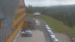 Parkoviště a hlavní vchod