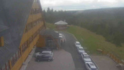 Parkoviště a hlavní vchod