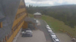 Parkoviště a hlavní vchod