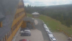 Parkoviště a hlavní vchod