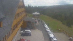 Parkoviště a hlavní vchod