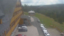 Parkoviště a hlavní vchod