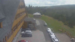 Parkoviště a hlavní vchod