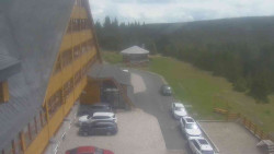 Parkoviště a hlavní vchod