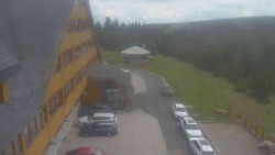 Parkoviště a hlavní vchod