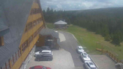 Parkoviště a hlavní vchod
