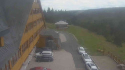 Parkoviště a hlavní vchod